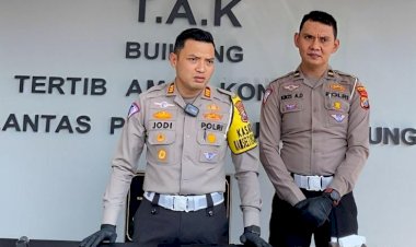 *Polisi-Berhasil-Amankan-Pengemudi-yang-Lari-Usai-Tabrak-Rumah-Warga-di-Tulungagung*